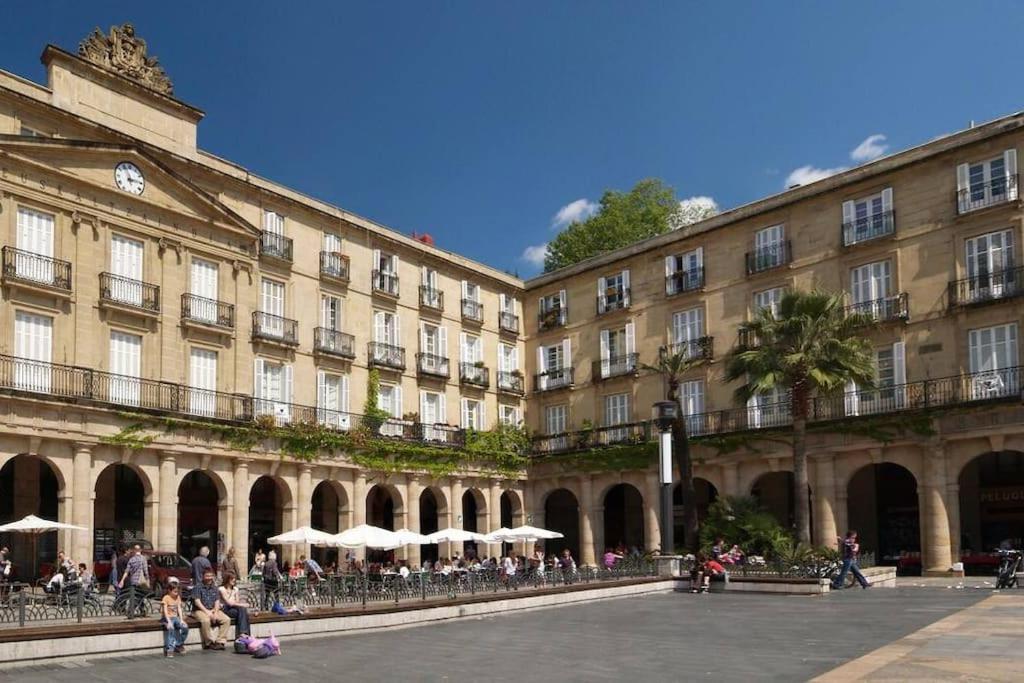 Cultura y gastronomía en el Casco Viejo Bilbau Exterior foto