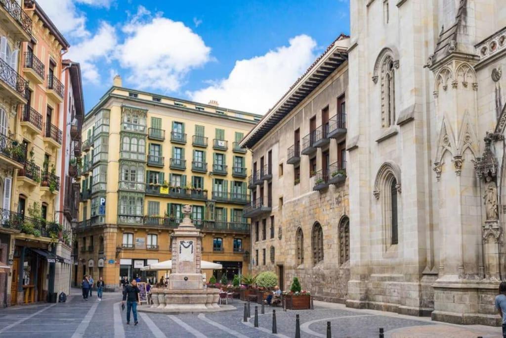 Cultura y gastronomía en el Casco Viejo Bilbau Exterior foto